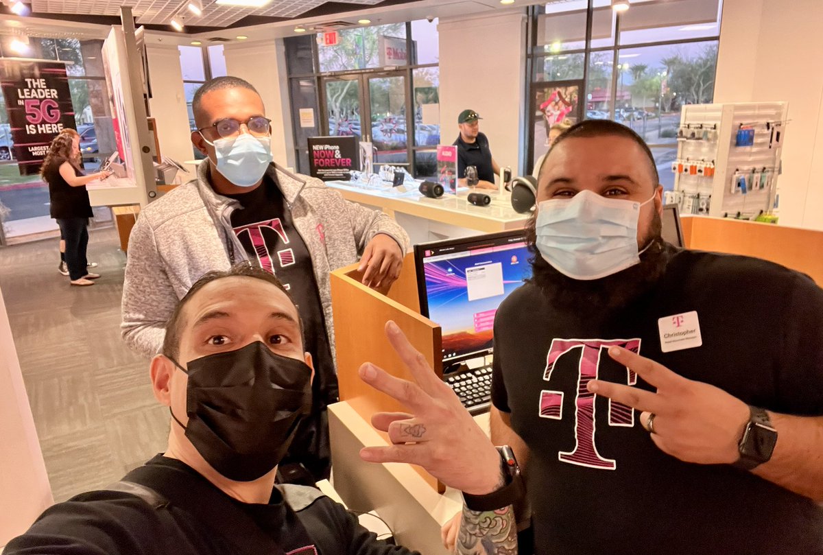 That_AzHeat's tweet photo. Who doesn’t love being SELECTED to the team….the #MagentaTeam that is! Up the #NorthWay with the rockstars @ #HappyValley_I17 - Ready to Select YOU to the team! #AzHeat #ProtectTheBase https://t.co/Nn0mY1u6SU
