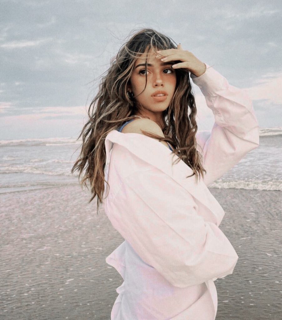 ⁣

 what your camera roll would ⁣
look like if you were dating anais 📸⁣

⁣