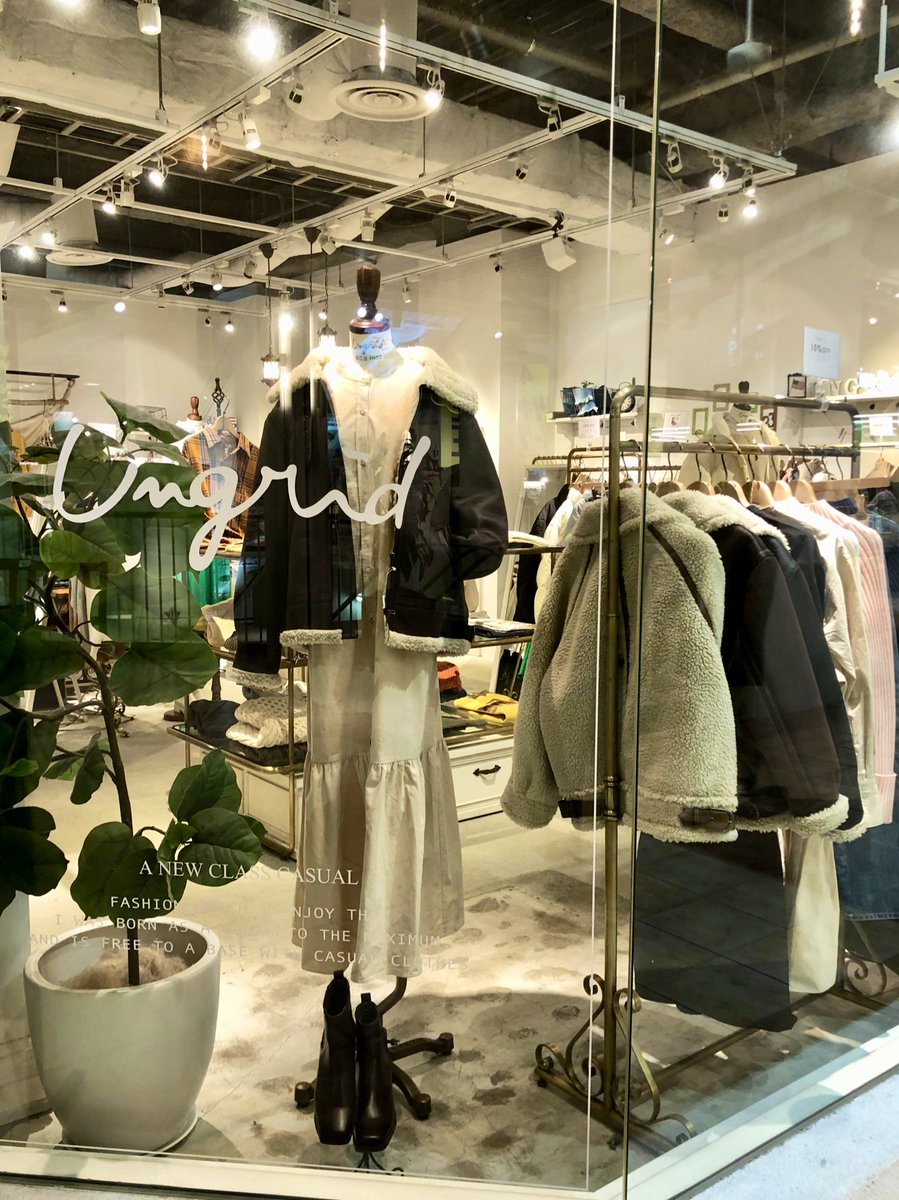 ungrid_niigata's tweet photo. 【本日の新潟店🧶】
こんにちは🍑
本日も元気よくOPENしています🤍
いよいよアウターやニットをお洒落に着こみたい時季となってきましたね🐻💫💫
新作ニットや人気アウターが今だけフェアでお得に🉐✨
お得なこの機会に是非店頭にてご覧ください❣️
YUKI&AMIでお待ちしております🥰
#Ungri https://t.co/QcOW4xMY9h