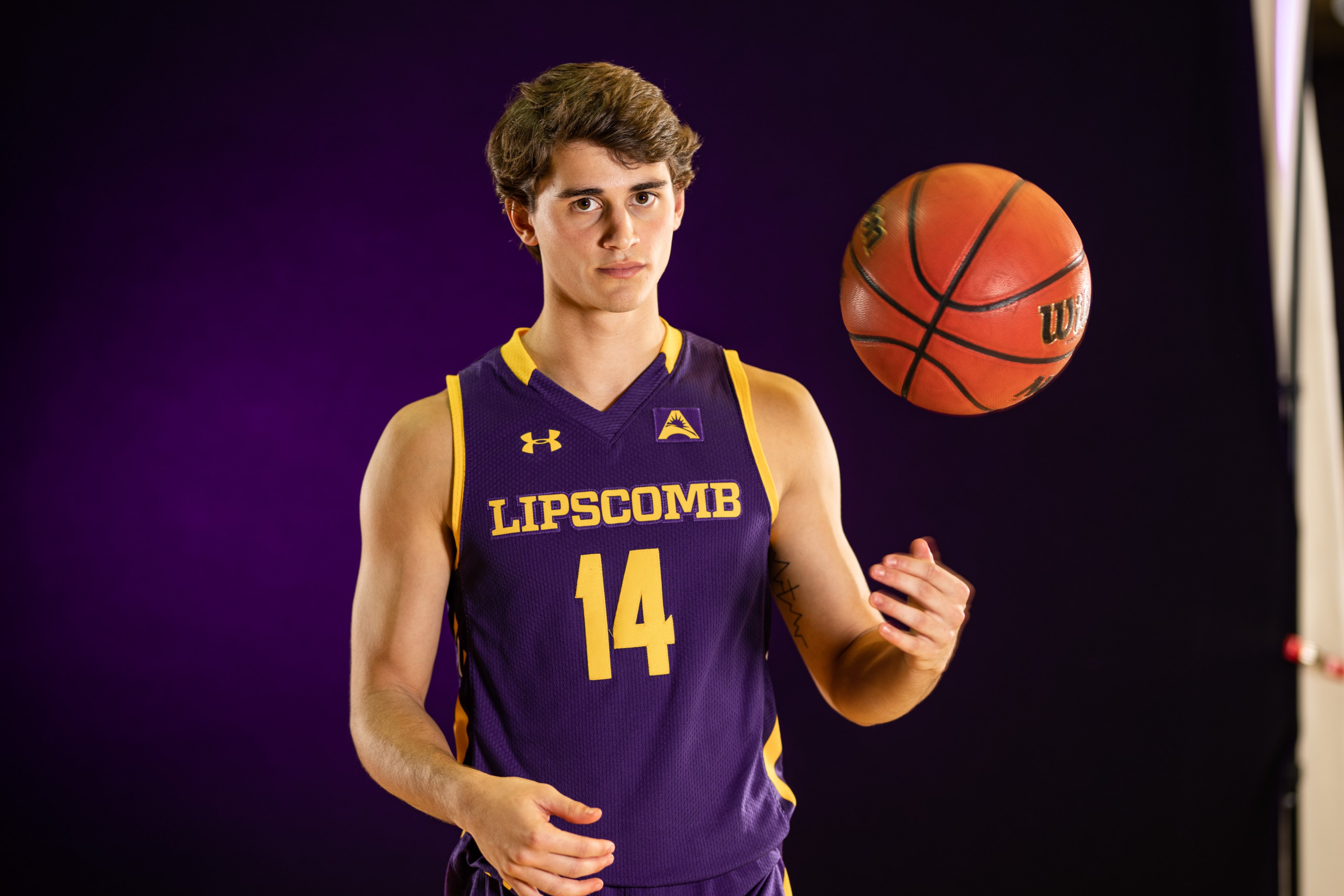 Lipscomb Men's Basketball on Twitter: ".@MurrTommy continues to torch the  Cougars here in the 2nd half as he hits 🔙2⃣🔙 triples!🔥 He's got a  career-high 1⃣9⃣ and the Bisons are back to