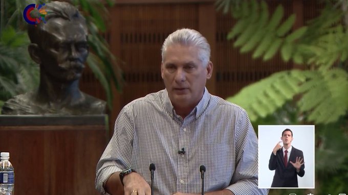 .

Dice <a href="/DiazCanelB/">Miguel Díaz-Canel Bermúdez</a> que la fuerza de la Revolución está en los barrios
 Los problemas no acabarán de golpe, pero hay que cada día trabajar en ellos para resolverlos
El control popular es muy importante; es el pueblo quien controla y marca lo mal hecho. 
#CubaVive #CubaViveYRenace