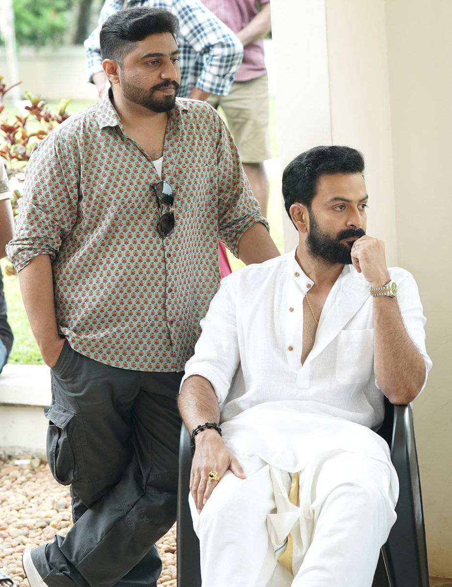 vvipink's tweet photo. The Kuruvachan🐅 and his General😉 !!
#Kaduva @PrithviOfficial
#LocationStill
#ShootInProgress🎥🎬
📸: @SinatSavier
#ShajiKailas @sujithvasudev @JxBe #shameermuhammed #jinuvabraham @iamsamyuktha_ #arjunashokan #supriyamenon @PrithvirajProd @magicframes2011 @poffactio https://t.co/hiRdmCq8Mc