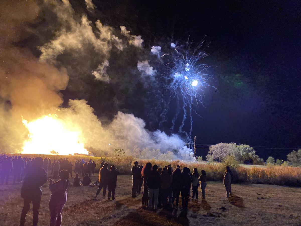 bisexualviking's tweet photo. OOGA BOOGA BIG FIRE https://t.co/BczNWE1ieK