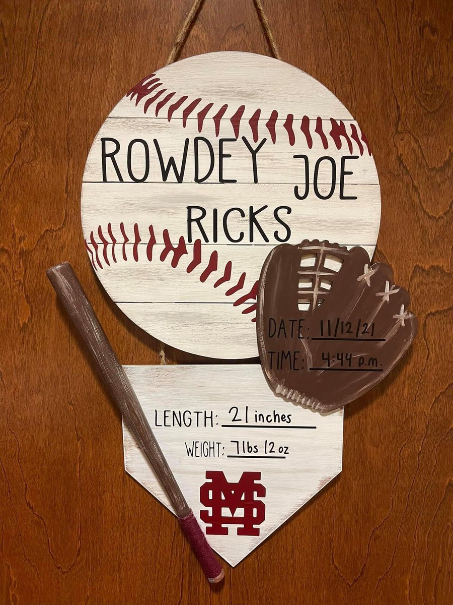 caseyricks14's tweet photo. Welcome to the world Starkville’s newest Bulldog, Rowdey Joe Ricks 🐶🐾 @HailStateBB @lemo22 @rowdey_jordan86 @DiamondDawgOps https://t.co/3JqN8AV7Ra