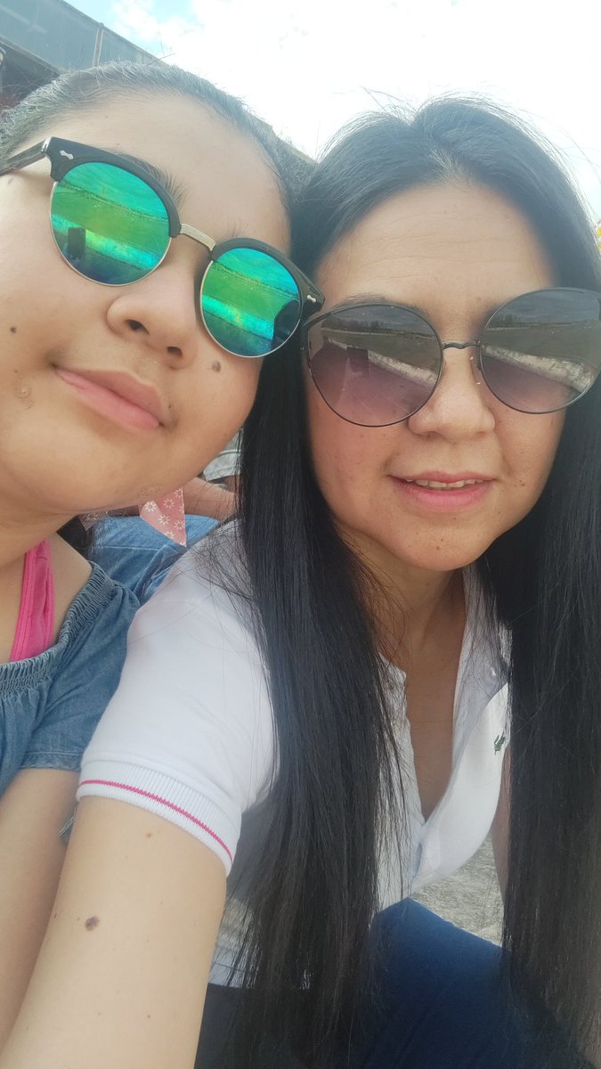 DannLucy's tweet photo. Con mi mundo de color de rosa!! https://t.co/FzDHgzGtUz