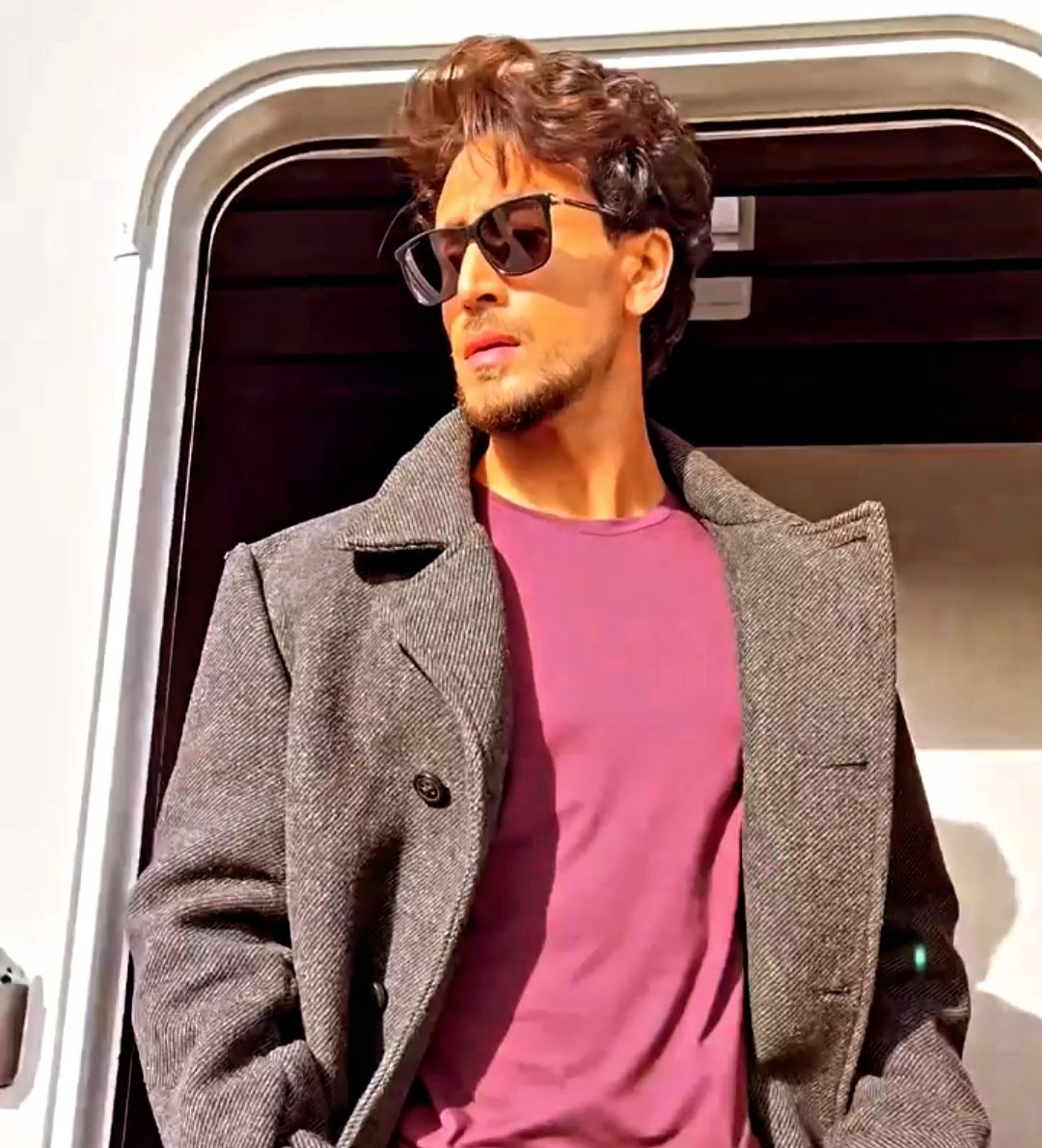 singhnavdeep622's tweet photo. Good Morning #Handsome_Hunk @iTIGERSHROFF mom @AyeshaShroff and all the Lovely #Tigerians . Craze for #TigerShroff can't be measured. Love u my Hero #TigerShroff.
@Hemashroff_ @Tiger_Fans_Club @QueenNisha2022 @TeamTIGERSHROFF @SrijanTigerian2 @Tiggy_Ruba @butterfly_gurl_ https://t.co/lwsH4FPt86