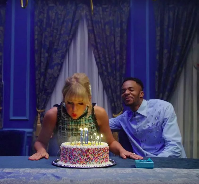 sammytheswiftie's tweet photo. wow how did I never know that she was trying to tell us in the lover video that now she has someone who shows up at her party♥️ #AllTooWellTheShortFilm #TaylorSwift https://t.co/EV8Pa4fvBA