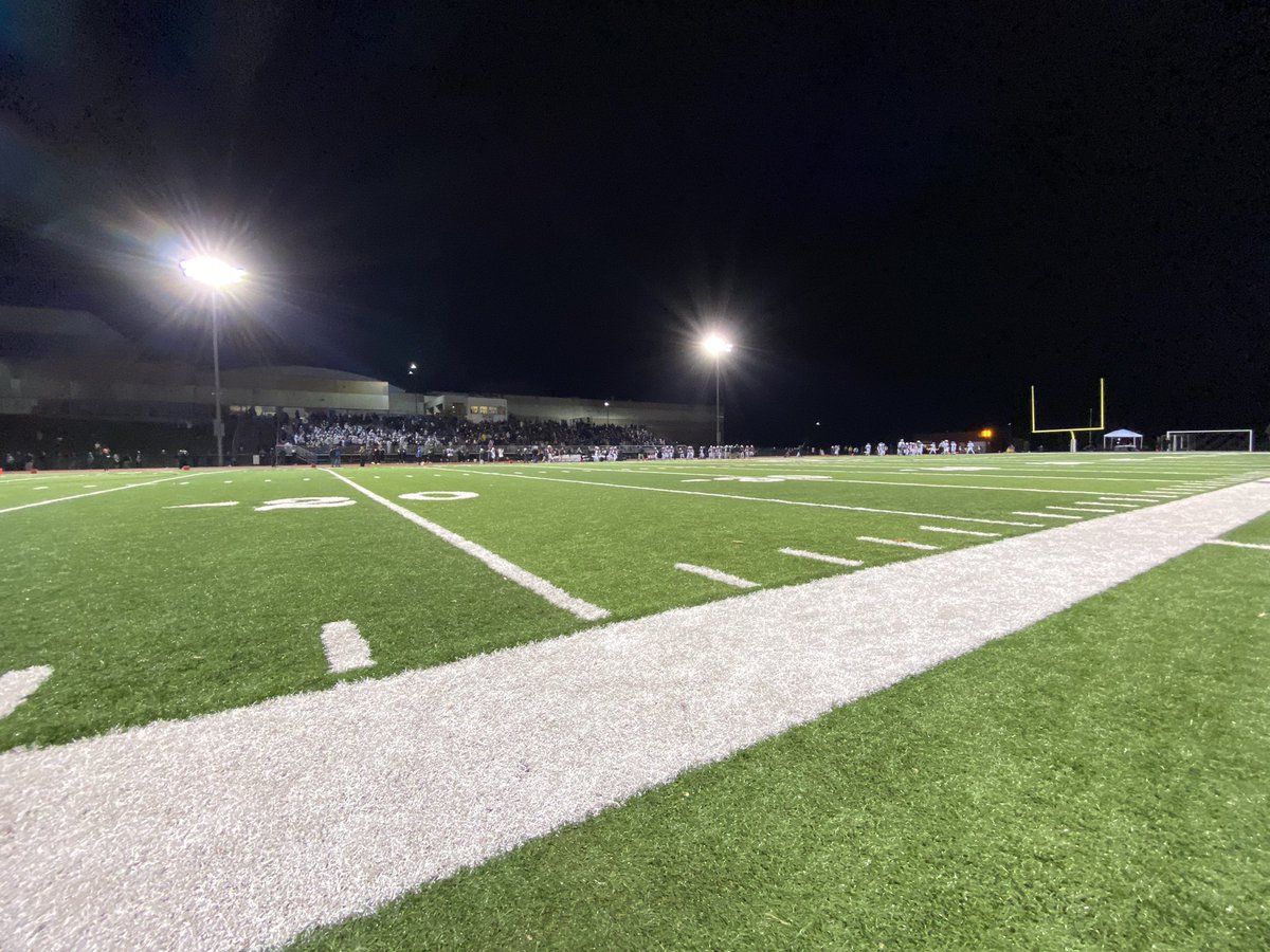 CheapSeatsPhoto's tweet photo. 5:18 left in the 4th
@EurekaFootball - 13
@RSHS_Football - 23
@sink_corey @EHSActivityDir @EhsFbBoosters @EHS2022AP @thomandan @RonRigdon  @hssportscaravan @STLhssports #C5D2 #fnl #fridaynightlights #eurekawildcats #ehs63025 https://t.co/MvP2fIKZTO
