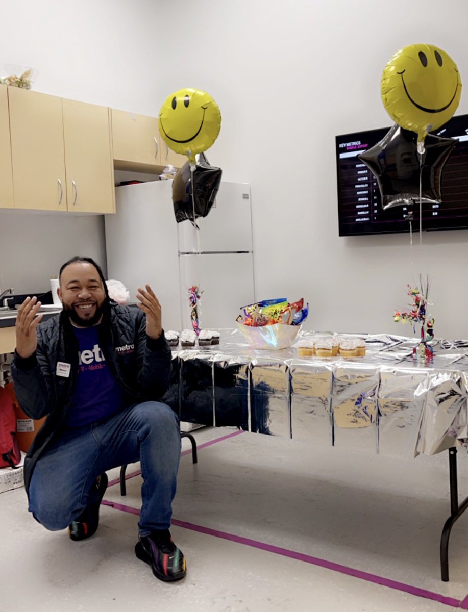 Today was the last day of your journey in our store but your growth ⬆️ doesn’t stop here continue to practice all that you learn and continue to be a great leader 💪🏽 #LEAD #ChangeOfScenery #BadBees #MarcusCotton