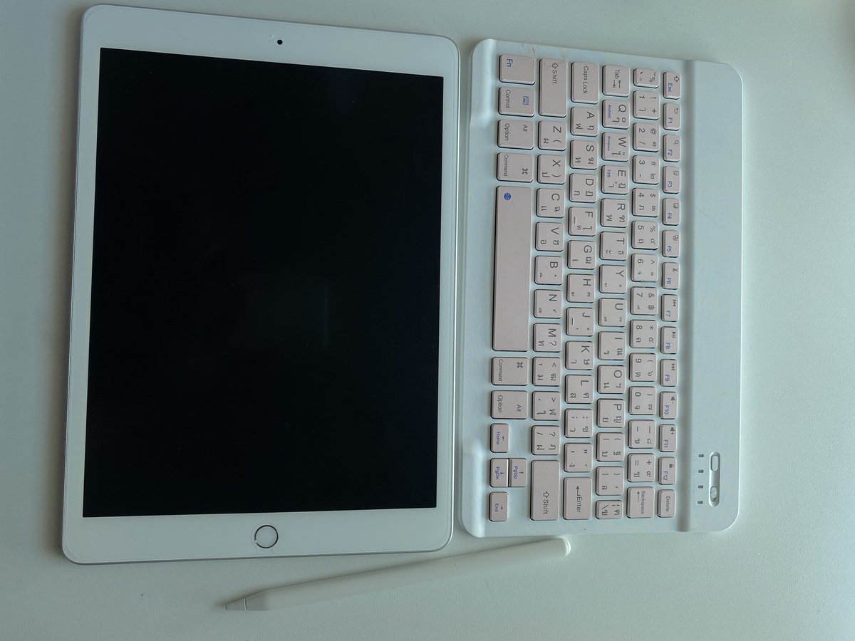 gajshsshjs's tweet photo. ส่งต่อไอเเพด gen8 128 g  ใช้เองค่ะ
 (ไม่ใช่ร้านค้า1000%)
ซื้อจากisudio ขอหลักฐานการซื้อได้นะคะ
ใช้งานไม่ถึง3เดือน (ขายเพราะไม่ค่อยได้ใช้เลยเเอบเสียดาย นัดรับได้ค่ะ เซ็นทรัลเวสเกต หรืออื่นๆลองถามได้น้า
  #ipadgen9 #ipadgen8 #ส่งต่อไอแพด #iPadเพื่อการศึกษา https://t.co/dBPFKPXqEw