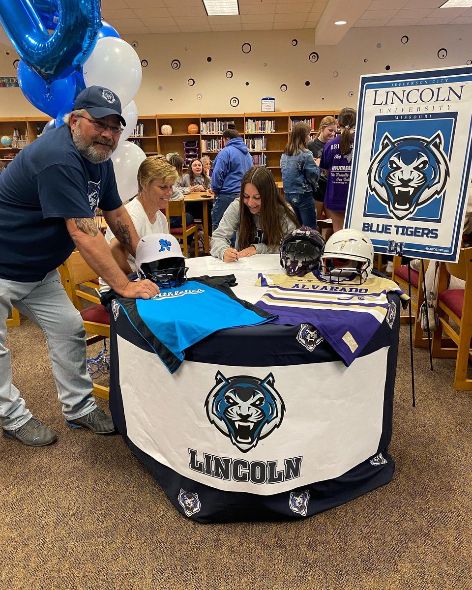 AudreyRowe11's tweet photo. Officially a blue tiger 💙🐯 @LU_softball @DFWAthleticsSB https://t.co/9ym01zeW2W