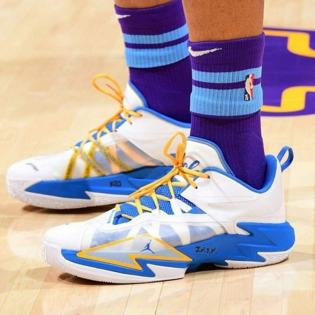 kickspotting's tweet photo. Birthday boy. Russ rocking the Westbrook One Take III ucla 🔥
#jordan #jordanteam #westbrook #westbrookonetake #ucla #lakers #kickspotting #nbakicks https://t.co/UvcNuAZ1SP https://t.co/IrBGfikULw