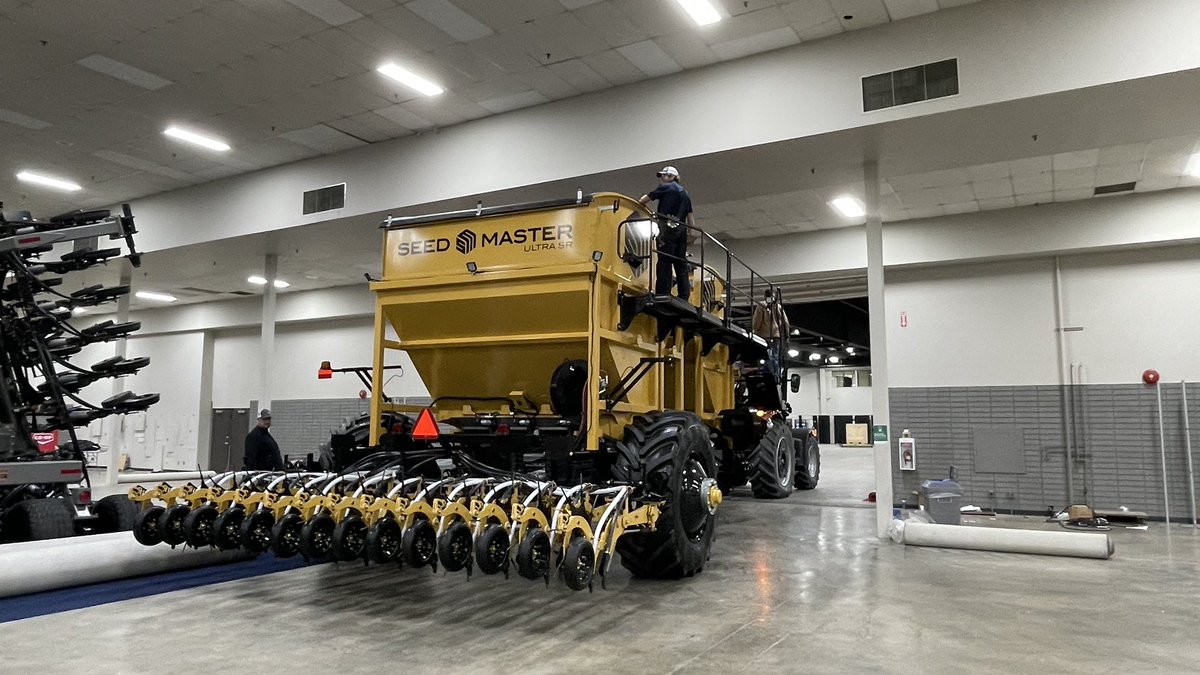 SeedMasterMfg's tweet photo. There’s some fine driving going on here. Threading the needle from building to building to move the Ultra SR out. https://t.co/a9Yk3vQ6nc