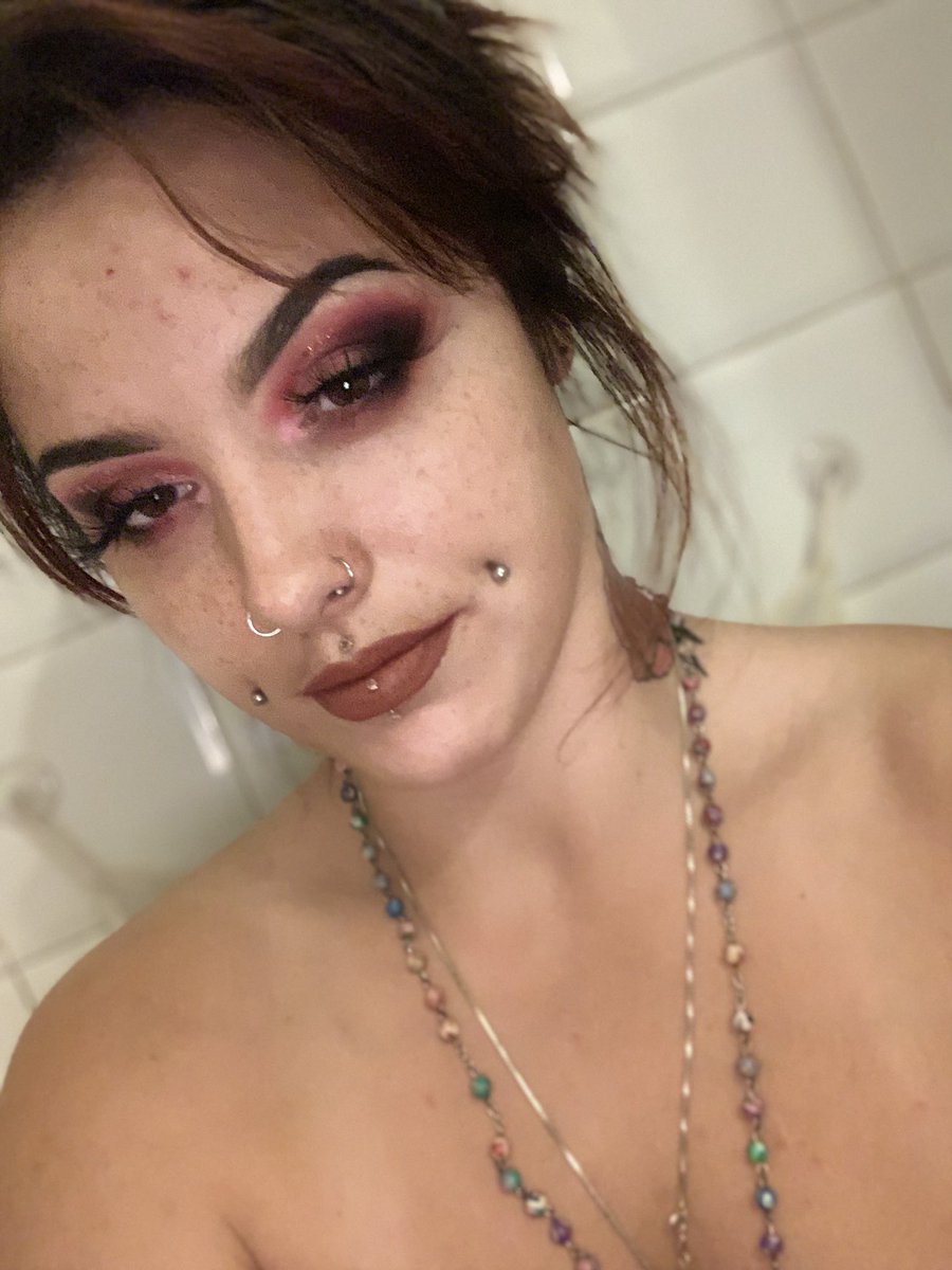 EmmaIce15's tweet photo. New content on my spicy page. Might wanna sub to see 😍 https://t.co/7ToWIi9NBk