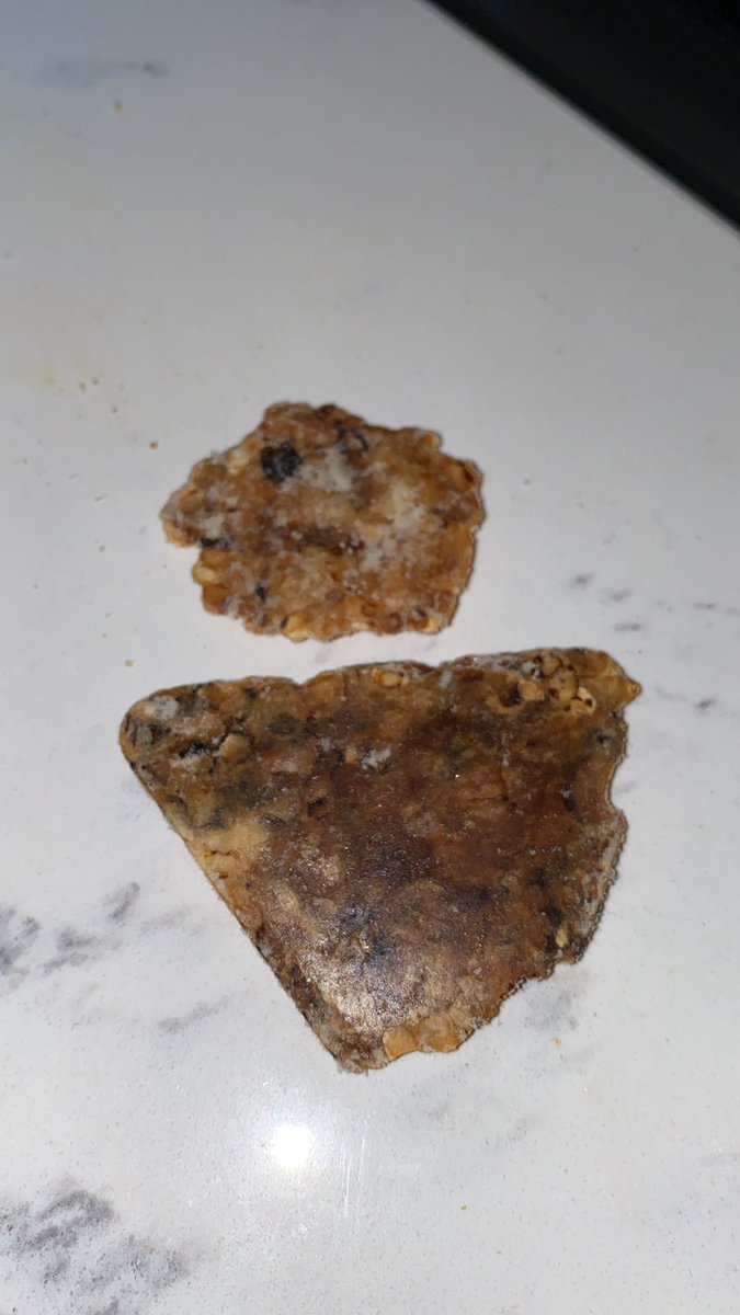caritabby's tweet photo. @popcorners Hey Popcorners…. Are your chips always like this?? 🥴 https://t.co/ZbZdI2hvaW
