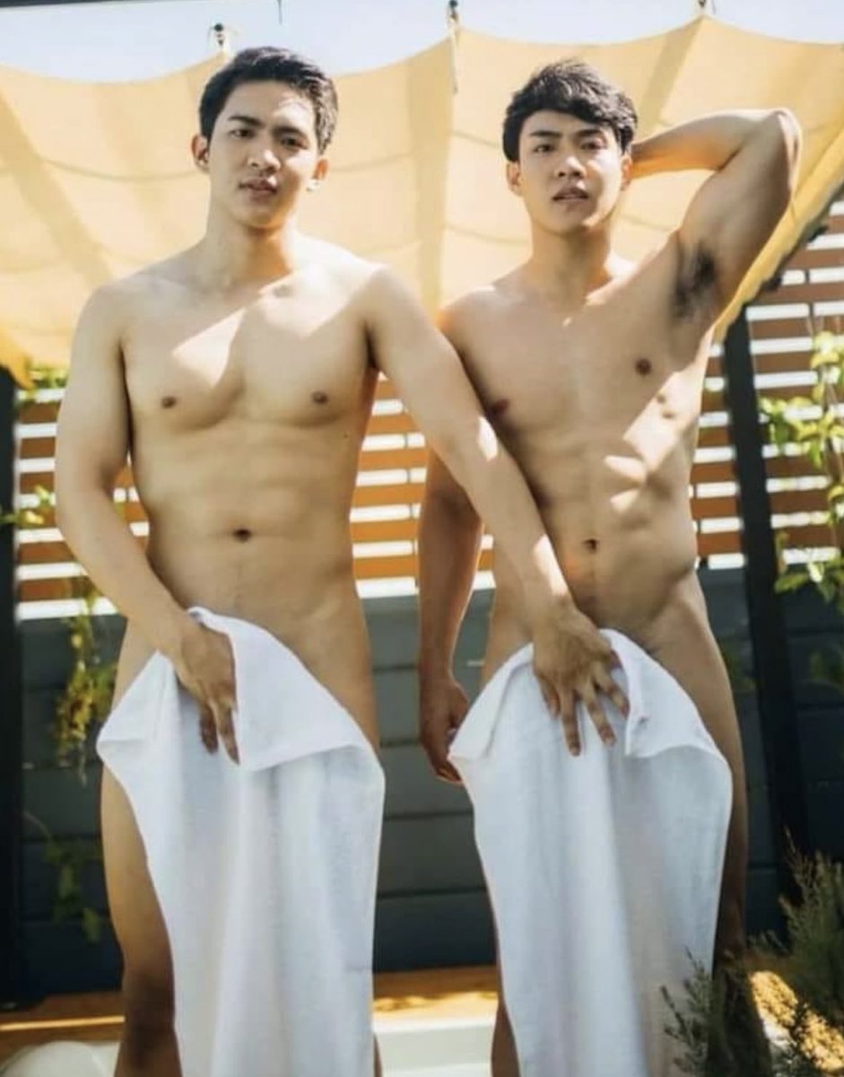 ansonleee's tweet photo. Left or right? 😏 https://t.co/AcZoQoCxPF