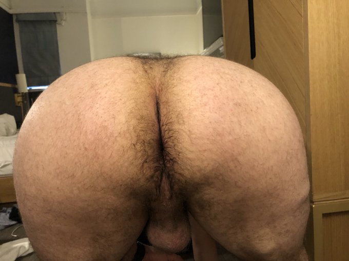 Let&rsquo;s be holes together and make out https://t.co/RJ0CSbzDzA