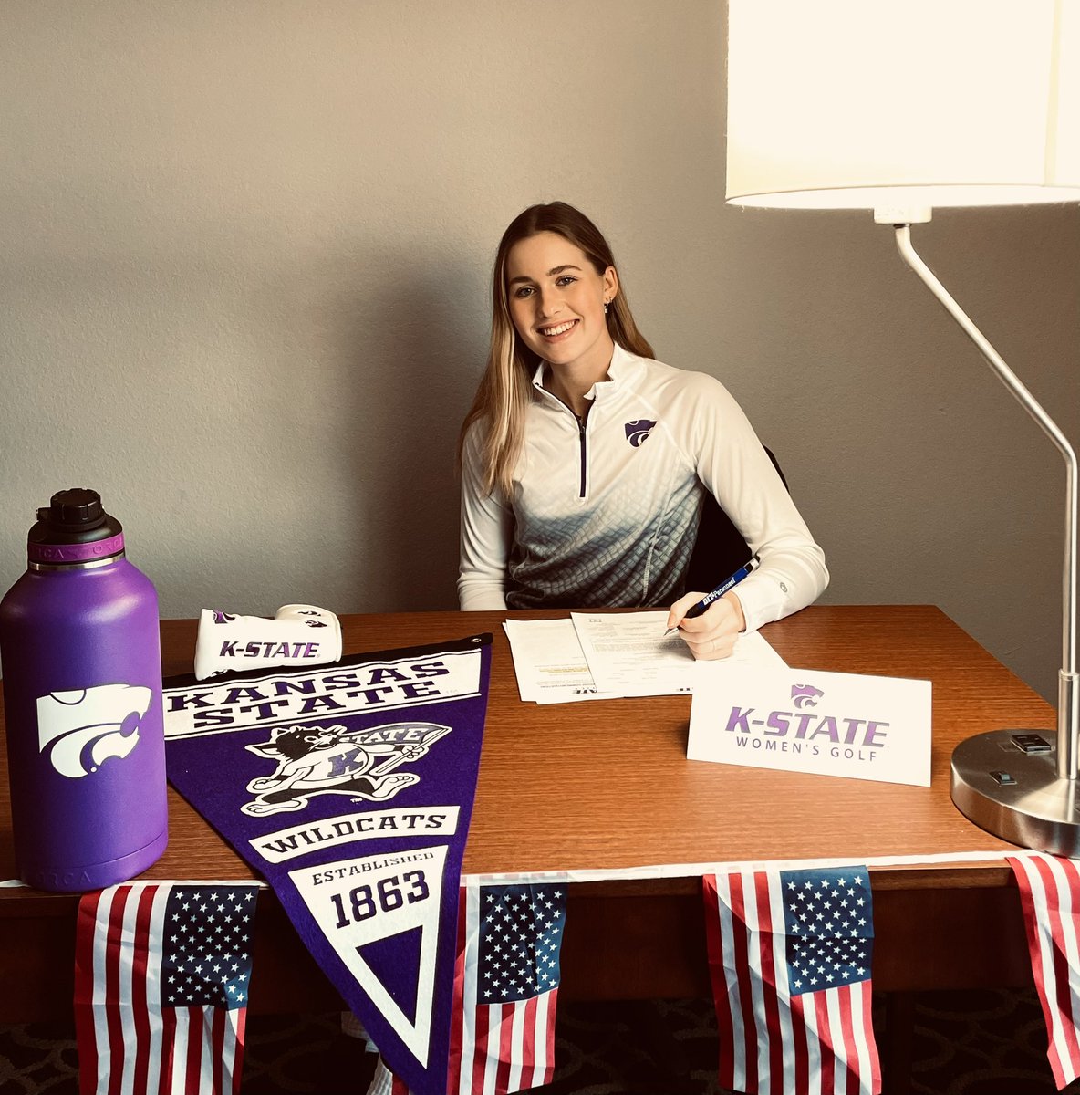 Noa_van_Beek's tweet photo. Officially a wildcat!!๐Very grateful for this opportunity.๐บ๐ธCanโt wait to join the team next year! #class2022 #kstate #college #womensgolf #kansasstateuniversity #usa #visit #officiallysigned @peakusagolf https://t.co/rKqIBJSB2c