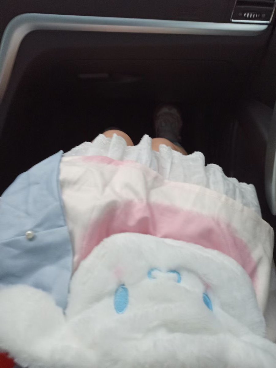 sansan334_'s tweet photo. 供货的妹妹基本上很多都是在学校上学的 都是上学的时候穿 一周穿三双 一双两天 周六周日不上学的时候统一发货 这样的话大家可以提前一周预约

#原味 #萝莉 #恋足 #足控 #jk #Lolita #射脚 #女s #白丝 #棉袜 #lo袜 #舔脚 https://t.co/20rscmoKJo
