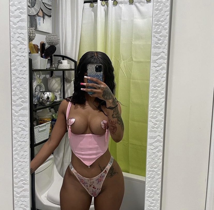 CandyyMarieee's tweet photo. Feeling generous ☺️ who wants content????
 $15 FaceTime 📲
$35 Sex Tapes 📷 
 $25 Nude Vids 📷
$20 Nude pic 😍
$75 Meetups 📍
SERIOUS INQUIRIES ONLY ! WASTE MY TIME YOU GET BLOCKED💁🏽‍♀️ #sellingcontent #facetimesessions #meetups #horny https://t.co/RGZSu1coFY