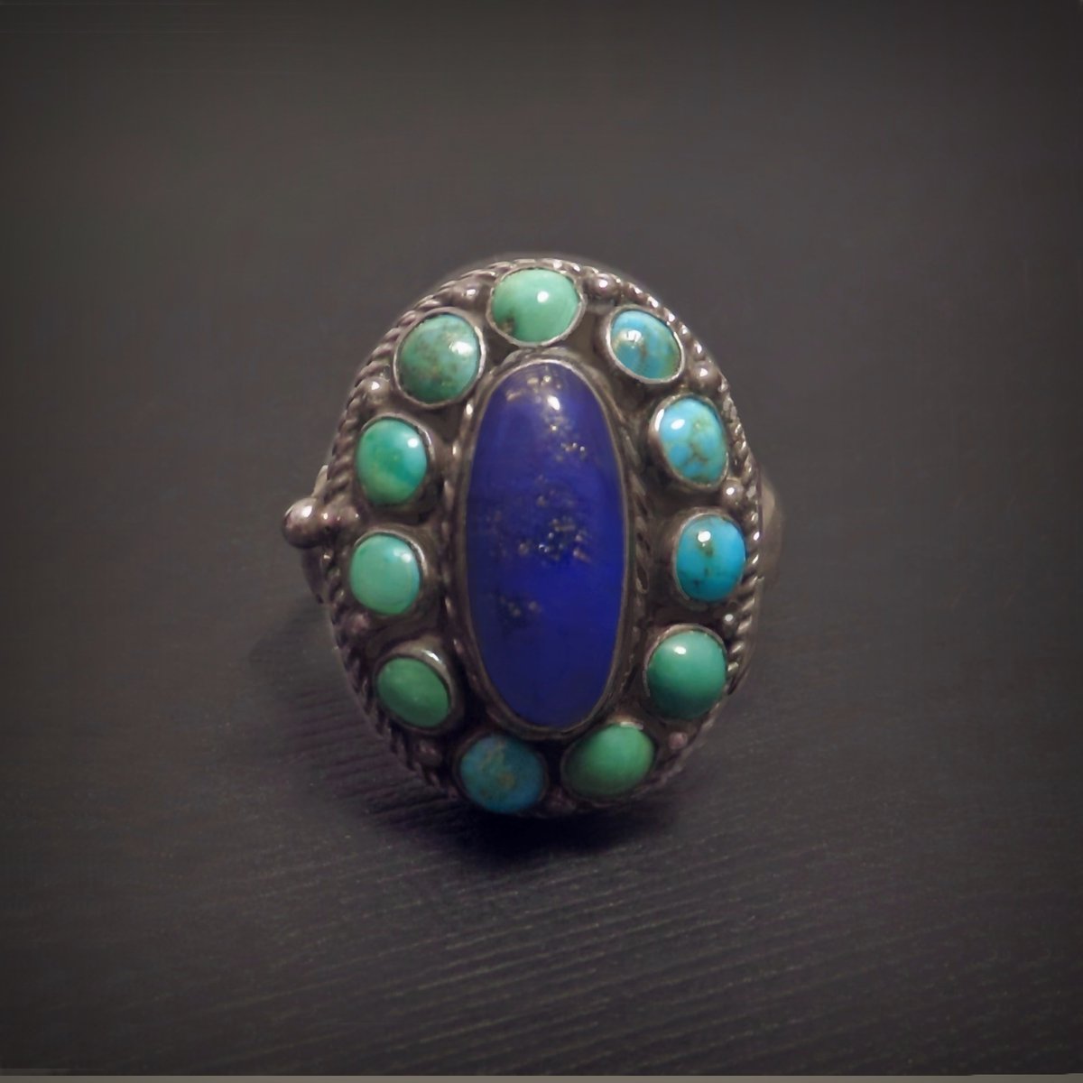 YearsAftercom's tweet photo. Antique Lapis Lazuli Turquoise Cluster Poison Ring
https://t.co/Usa6V24h2x...
#turquoisering #haloring #poisonring #antiquering #lapislazuli #artdecoring #persianturquoise #antiquelocket #antiquejewelry #clusterring #locketring #pillring #YearsAfter https://t.co/o1KcOaG1s6