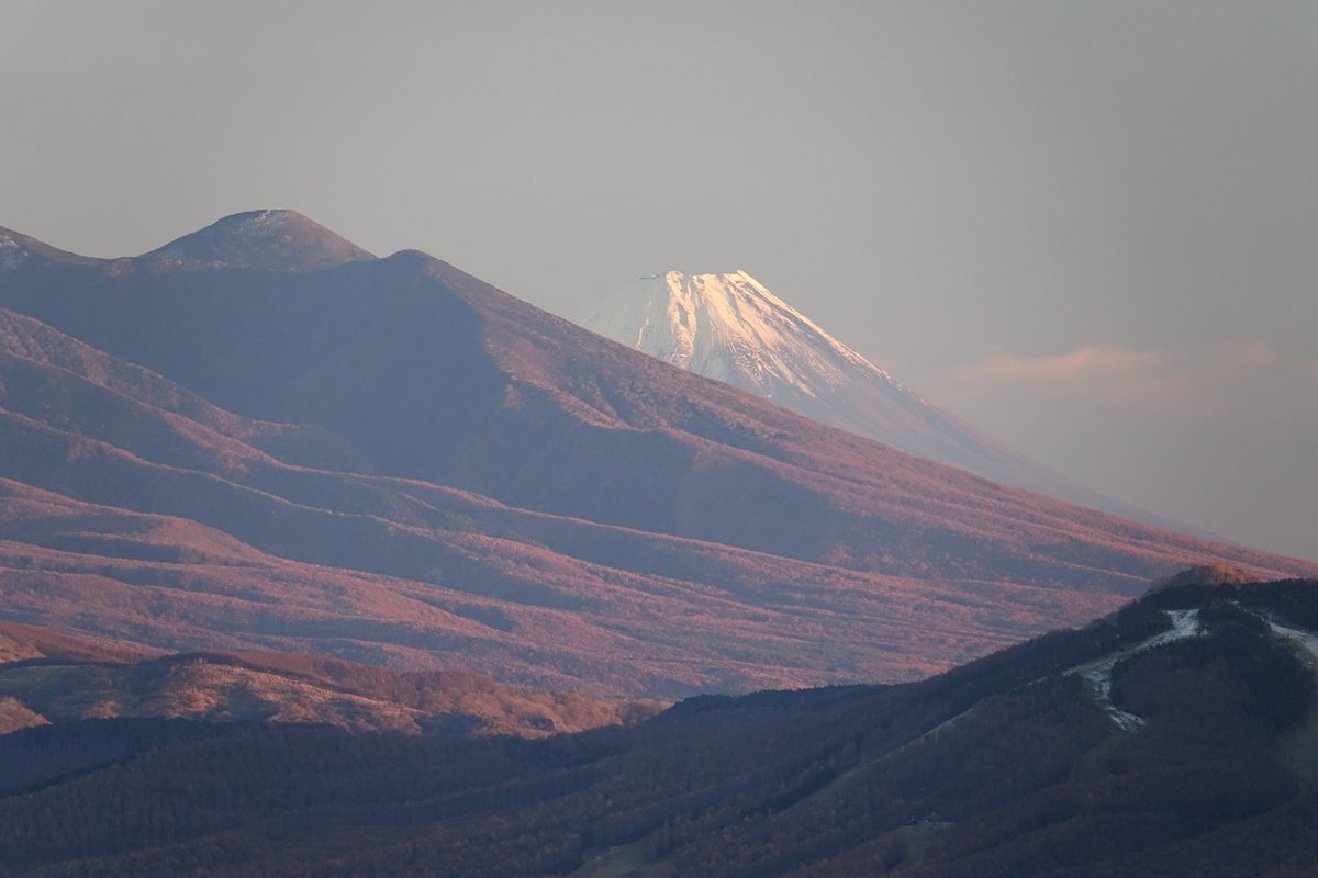 furusatokan1's tweet photo. 11/13（土曜）16:38　気温０℃　 美ヶ原高原からの夕景    本日の夕方は久しぶりに快晴となっております。
2500ｍ以上の山々は雪化粧となってます。 https://t.co/sTaZRonK3K
