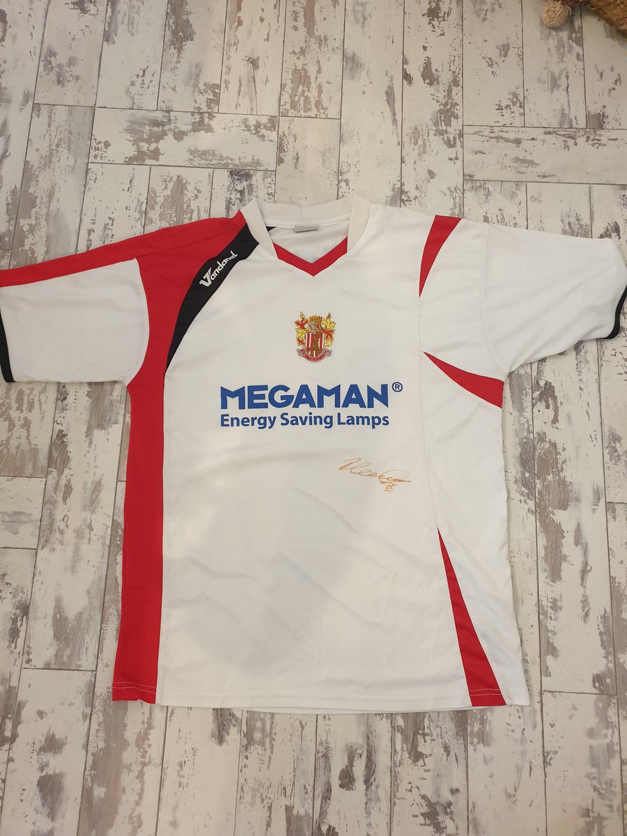 drackers's tweet photo. Memorabilia Give Away 

Signed boro shirt. I believe its Ronnie's autograph. 

Retweet, tag a mate, follow. 

I'll pick a winner after todays game at random! https://t.co/6GV7K8zzbe