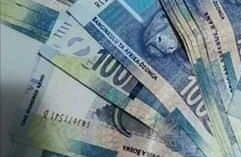 ChrisExcel102's tweet photo. I have R1500 here...and I'm giving away R200 to each lucky winners

Simple steps

* Retweet my Pinned Tweet
* Download tune here https://t.co/8s305sOlWA

Comment with a Screenshot I'll announce winners tonight.. Goodluck 😊😍 #3TonsOfFun https://t.co/iQjaXRVNmq