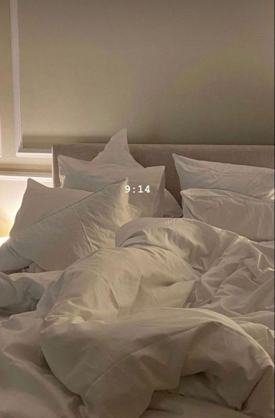 etherealdior's tweet photo. what my perfect night in looks like https://t.co/AVriZ4aJ9Z