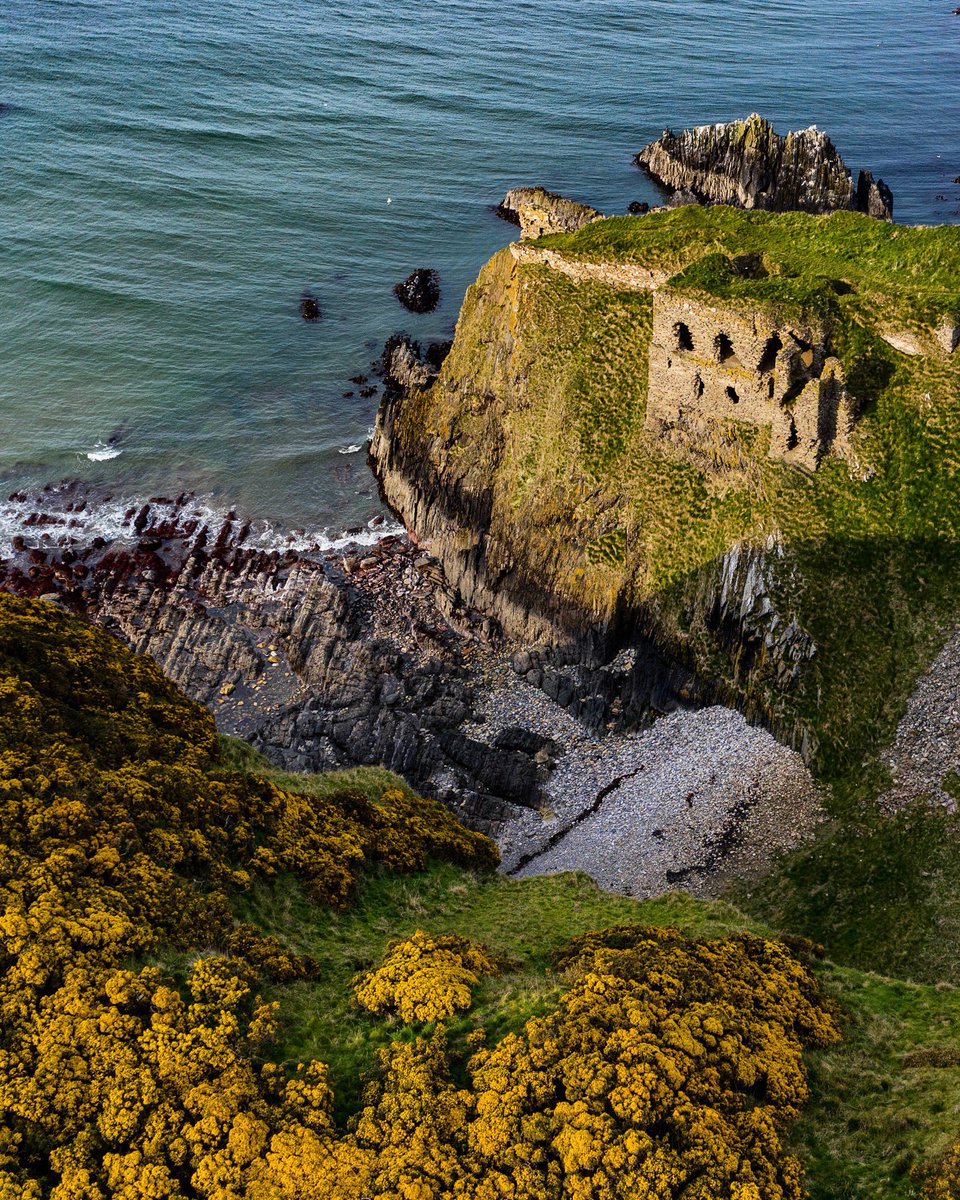 Littletripsapp's tweet photo. Findlater Castle in Scotland. The castle was a Gordon family stronghold besieged by Mary Queen of Scots forces in 1562. There are so many beautiful spots to explore in Aberdeenshire. #findlatercastle #scotland #exploreuk #castle https://t.co/eHybMrscH6