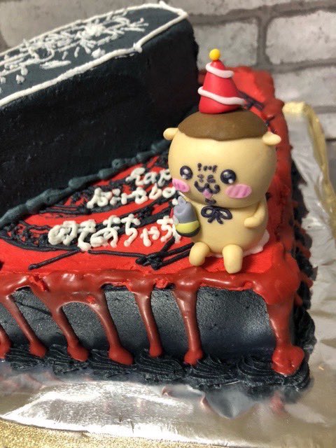 chacha_seitan's tweet photo. こちらフラスタとケーキの別角度から撮ったものになります。
ケーキは、ちゃちゃちゃんが好きなくりまんじゅうに座って頂きました🌰
3枚目はちゃちゃちゃんが持つ用のケーキです、このケーキを持って一人で踊ってました💃🎶 https://t.co/jU42MwK3ry