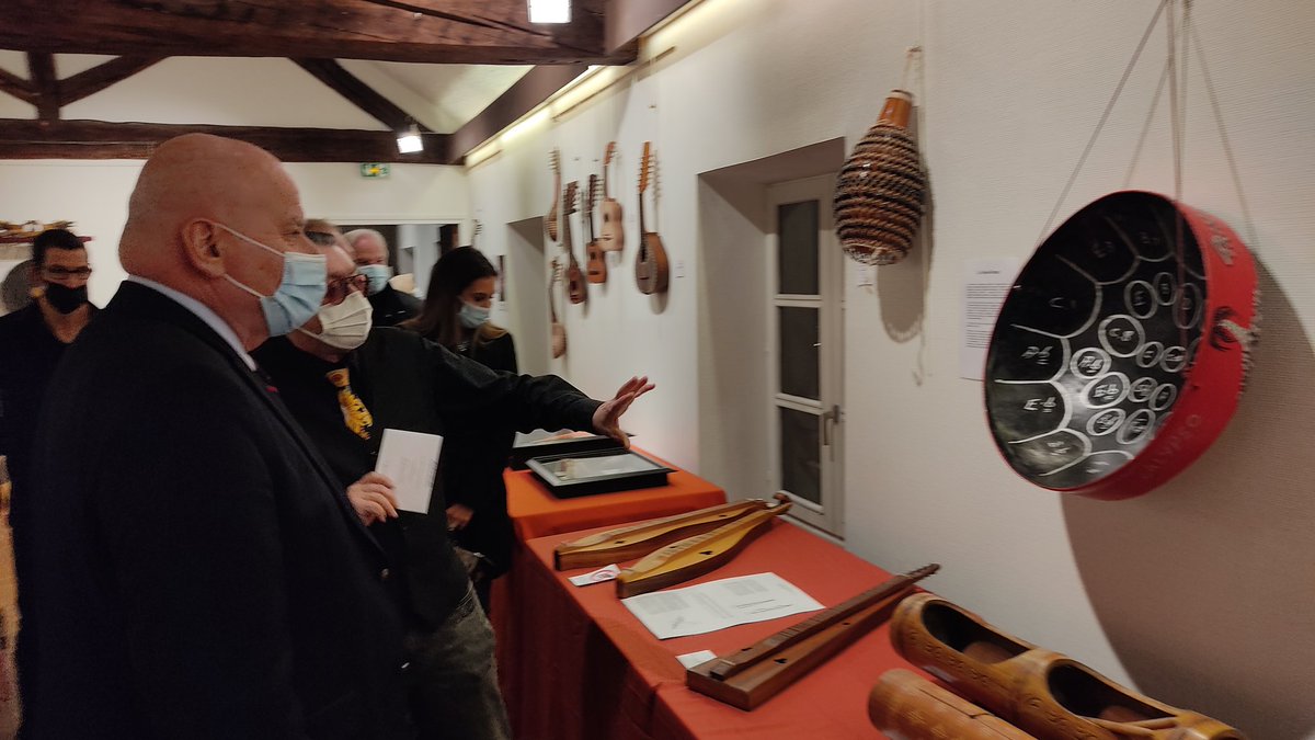 Inauguration hier de l'étonnante #exposition #Mondes en Musique, a l'Orangerie de #soisy, plus de 200 #instruments du #Monde réunis par deux passionnés. En plus de l'Expo, des ateliers, un concert et une conferrence. A découvrir : bit.ly/3CfX1JQ