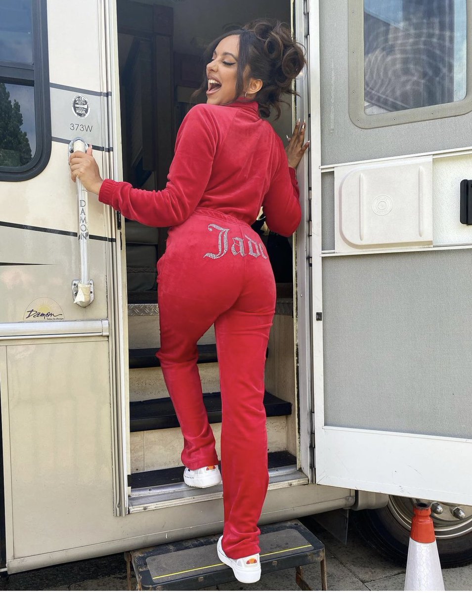 MasonHa63's tweet photo. Here’s my crush for life Jade Thirlwall 🥰 I love her hair like that it really suits her 😈😈 #JadeThirlwall #LittleMixBetweenUs #LittleMix10thAnniversary https://t.co/bzmc6cjyFn