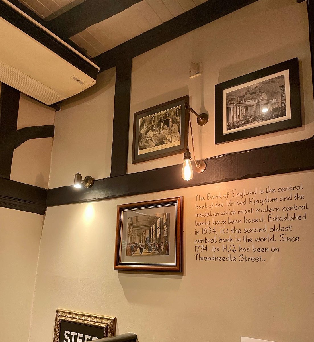 Ye Olde Watling 
#londonpub #pub #cityoflondon #yeoldewatling instagram.com/p/CWNacgRIaN4/…