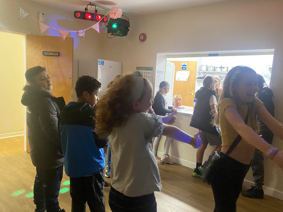 SusanJDurant's tweet photo. Great night! Over 50 young people enjoying themselves, thumbs up, shoulders high, head back 😂 (I’m sure the volunteers love this dance as well💕) @lisahinchliffe @Samanth41306086 @AlanLovesLeeds #MMWCDC #TMYG #Volunteers #MakingADifference #PositiveEngagement @MyDoncaster https://t.co/N3tC9wKHA7