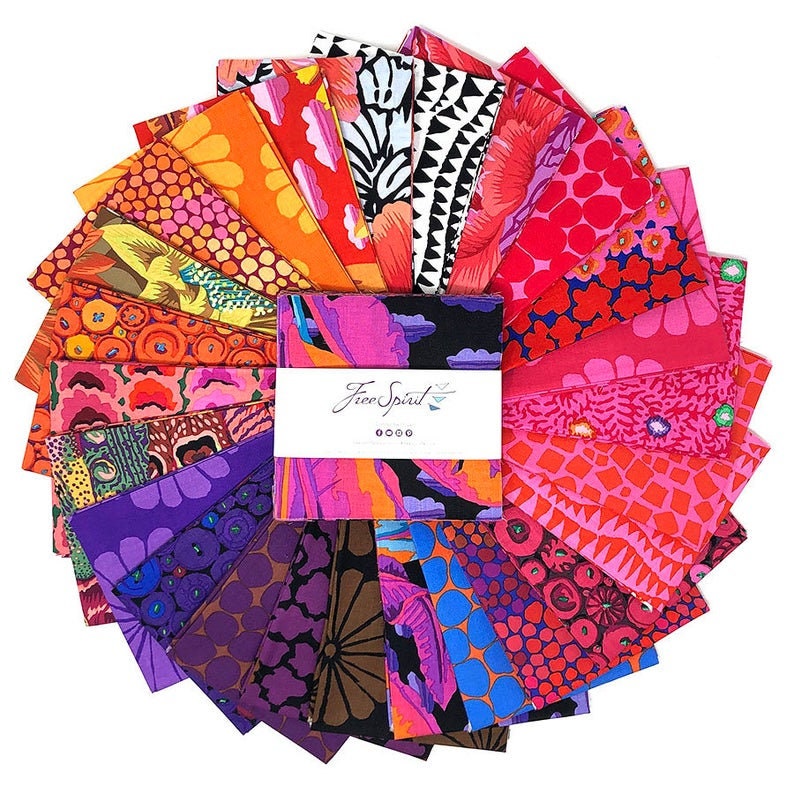 ★★★★★ "Gorgeous fabric, perfectly cut to 5 inch squares, and shipped like the same afternoon I ordered it! It makes me happy just to look at it!! Thank you so much!!" Judy S. etsy.me/3ndWmVf #pink #cotton #purple #precuts #kaffe