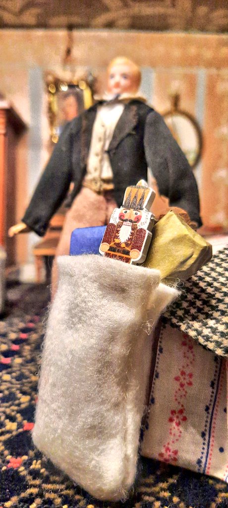 charlielavin's tweet image. #SomethingTiny #Museum30 

This week we've been decorating for Christmas and even our Dolls house collection are getting in the festive spirit!🎄🎁 #tinyheads