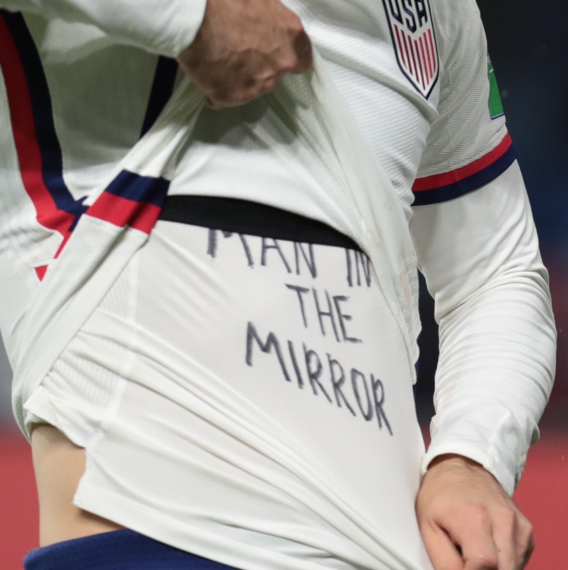 Mexico GK Memo Ochoa this week: “Mexico has been the mirror in which they want to see themselves”

Tonight, Pulisic announced himself the man in the mirror. 

🐐🐐🐐🐐🐐🐐
