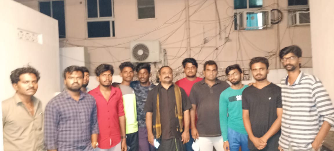 KalyanForever_'s tweet photo. @JayaramiA గారు ఈ విషయంలో ప్రతి క్షణం విద్యార్థుల కి అండగా ఉన్నారు..👏👏👏
#SaveSSBN
#jspwithaidedclgstudents https://t.co/WwUCdtxai9