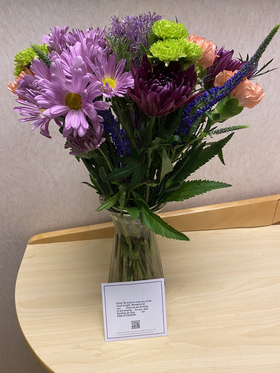 FateDecided's tweet photo. Absolutely gutted that I couldn’t go to the @4kingandcountry concert tonight.

But it was so sweet of them to send these beautiful flowers! 

The band and their crew are some of the nicest people I’ve met. https://t.co/3oQkE773l0