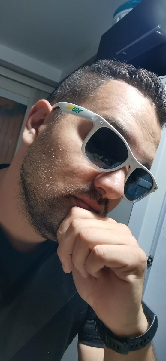 AleCabrera88's tweet photo. Ir a comprar comida a @subwaycr y salir con lentes oscuros de regalo 🔥 https://t.co/hCvKgBU34w