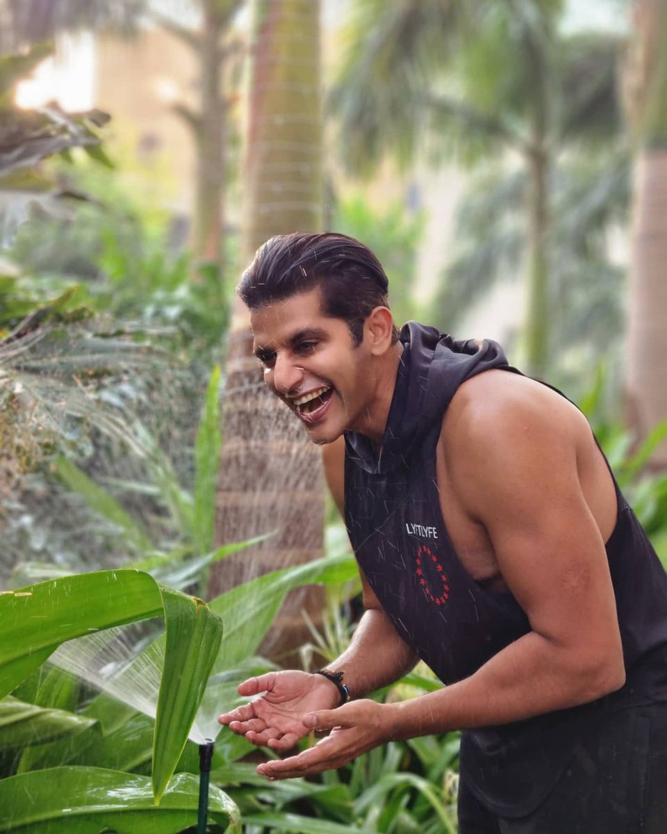 ETimesTV's tweet photo. The smile we adore the most❤❤

📸 @KVBohra  

#karanvirbohra #smile #candit #saturday #tvcelebs #tvcelebrity #tvcelebrities #television #televisionactor #etimestv https://t.co/b9FK1W9MSm