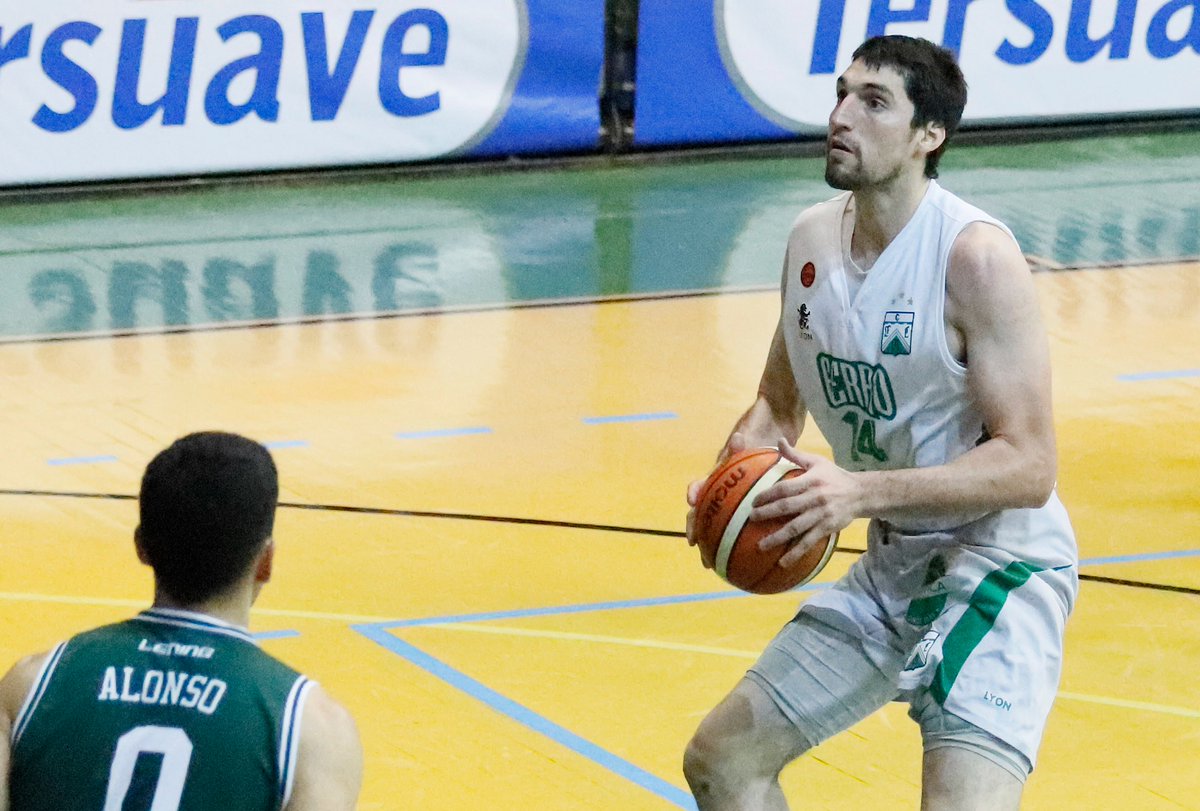 🏀 En la victoria de <a href="/FerroOficial/">Ferro Carril Oeste</a> como visitante frente a Atenas, Eduardo Vasirani jugó su partido 2⃣0⃣0⃣ en la <a href="/LigaNacional/">La Liga</a>. 

📸 Prensa Atenas
