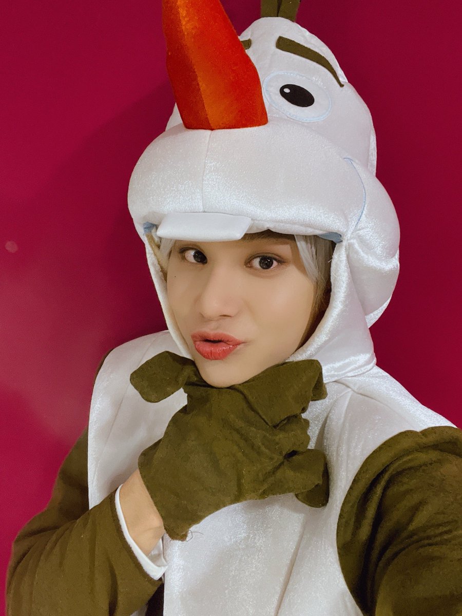 seazznie's tweet photo. @smotherbear1 My favorite moment is when they danced with their halloween costume seeing SPIDERMARK💚 and my two bias as both #vampires 😭 Taeyong and Jungwoo as twilight couple and JUNGWOO MC giving the trophy! Favorite is my most 'favorite' era so far! 😭💚💯
#Favorite3rdWin #NCT127_Favorite https://t.co/8El0w3LRua