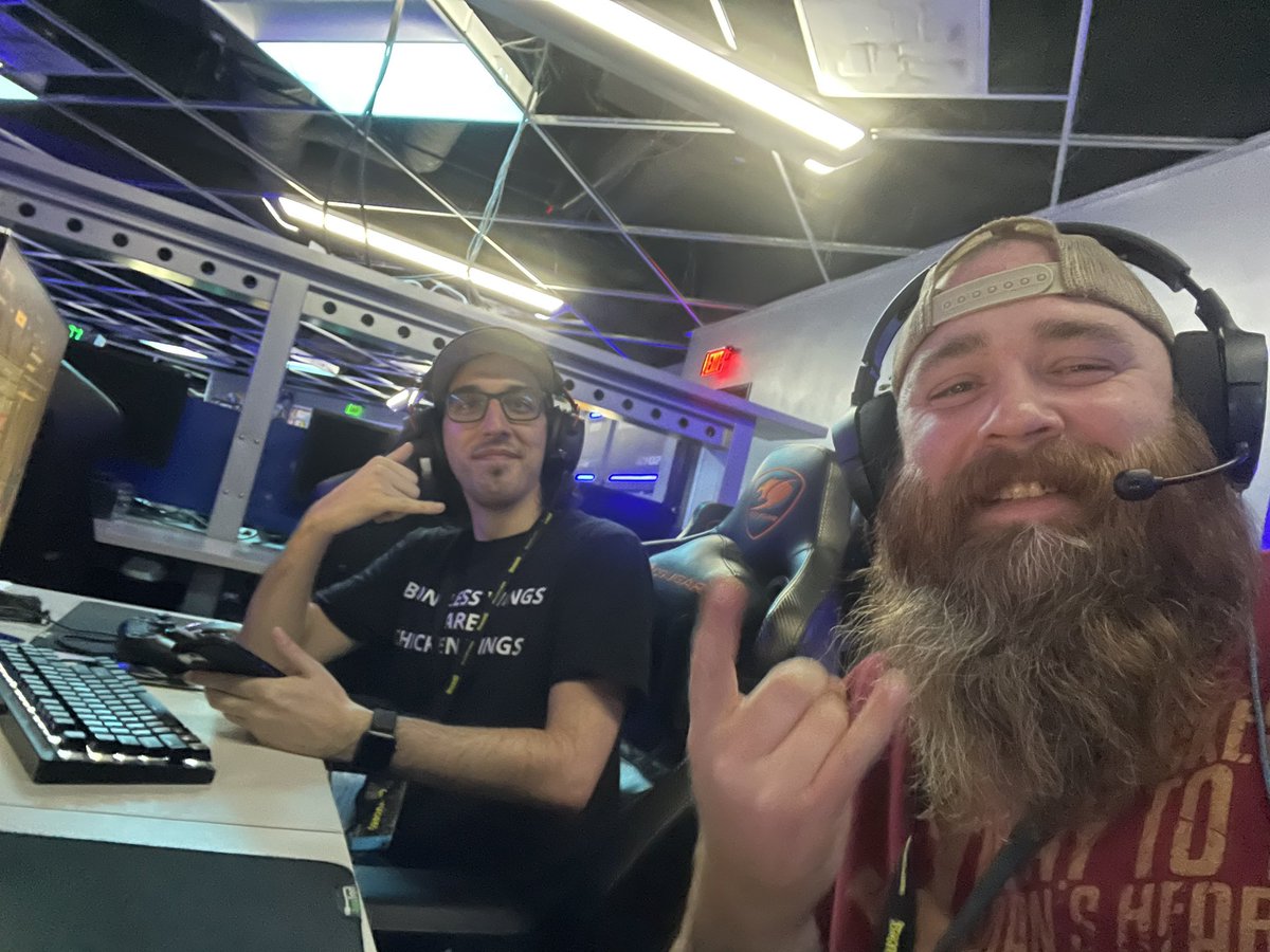 KrakenLenz's tweet photo. Had a blast tonight. Thanks you @StreamerLootCo1 and @GWeSports https://t.co/ipQhF9FCgt