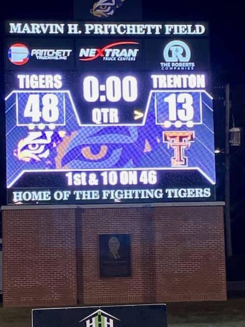UCH_Football's tweet photo. Great rd 1 win over Trenton! Never a doubt...one to rd 2!! #WTAO #THDB #BBIB https://t.co/b1F3Nnn426