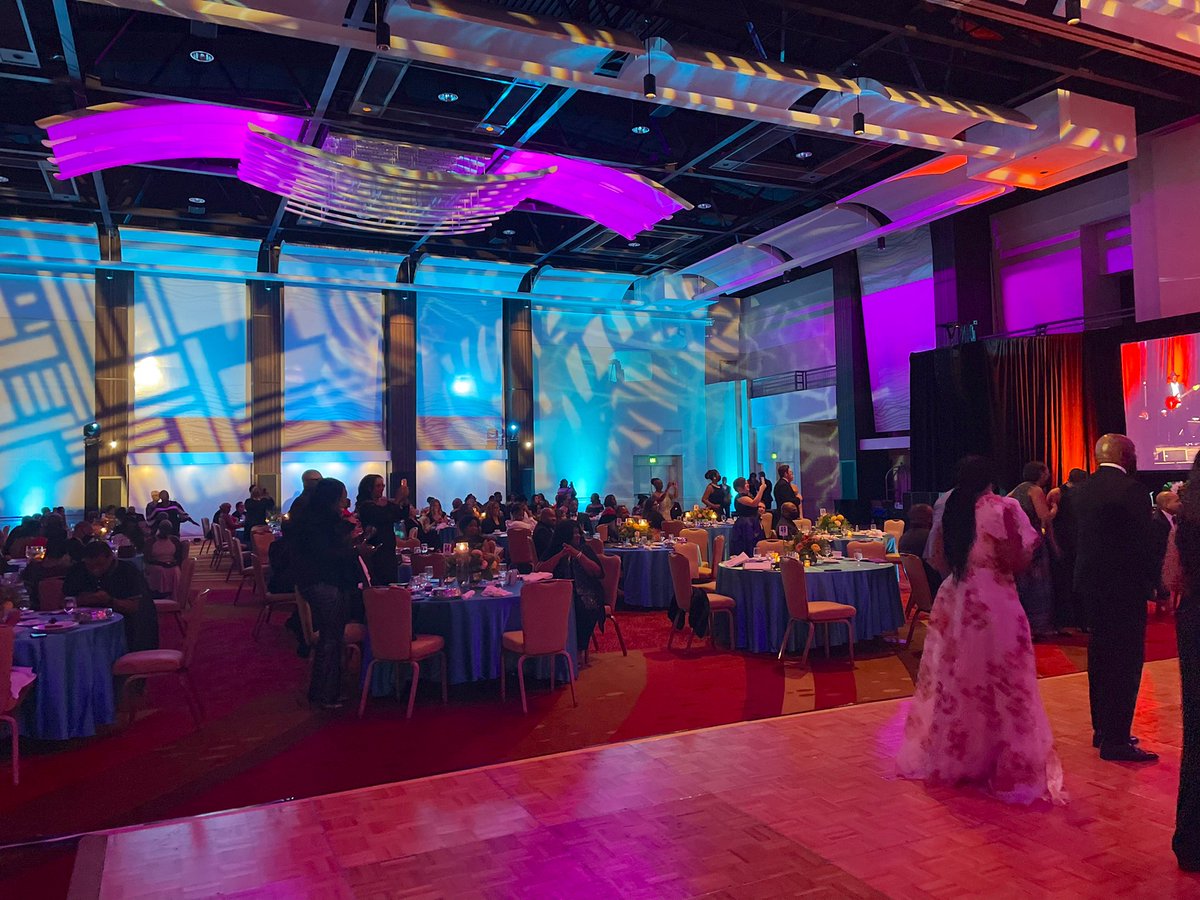 apsupdate's tweet photo. What a night of celebration! Congratulations to Jayla Bailey, our 2021-2022 Teacher of the Year and all of our incredible #APyeSAwards winners and finalists! Special thanks to @therealQparker and Superintendent @DrLisaHerring for hosting our first #APyeSAwards Gala! https://t.co/k72Y3h2Vr0