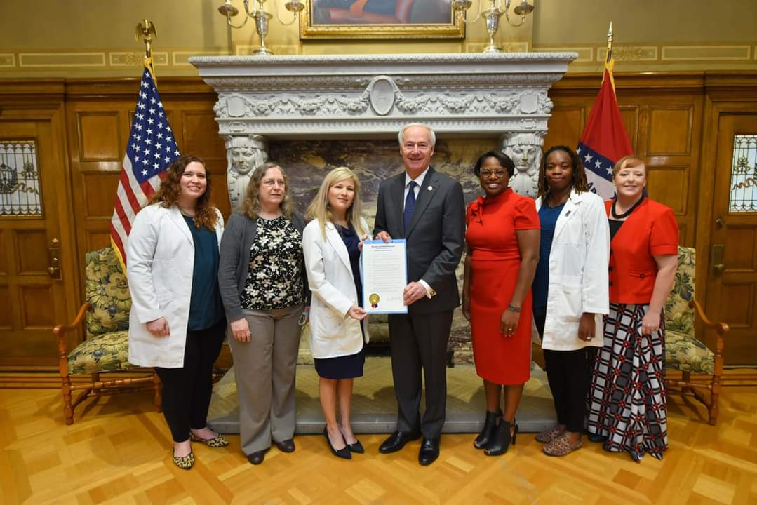 ApnGreen's tweet photo. Happy #NPWeek2021! Thank you @AsaHutchinson for your support and signing of the #NP week proclamation. #NPsLead @AANP_NEWS https://t.co/Sx8vMEUTC3