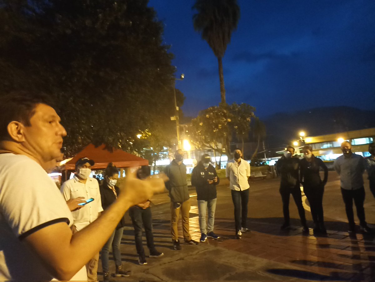 LuzYady's tweet photo. En nuestra ruta de reconocimiento encontramos un escenario muy interesante. Cajamarca, zona aledaña al volcán Machín, se aprecia una región agrícola muy productiva en la falda de las montañas al volcán, producto de antiguas erupciones. Un sitio hermosamente complejo #ESING https://t.co/L9LR6N1DU8