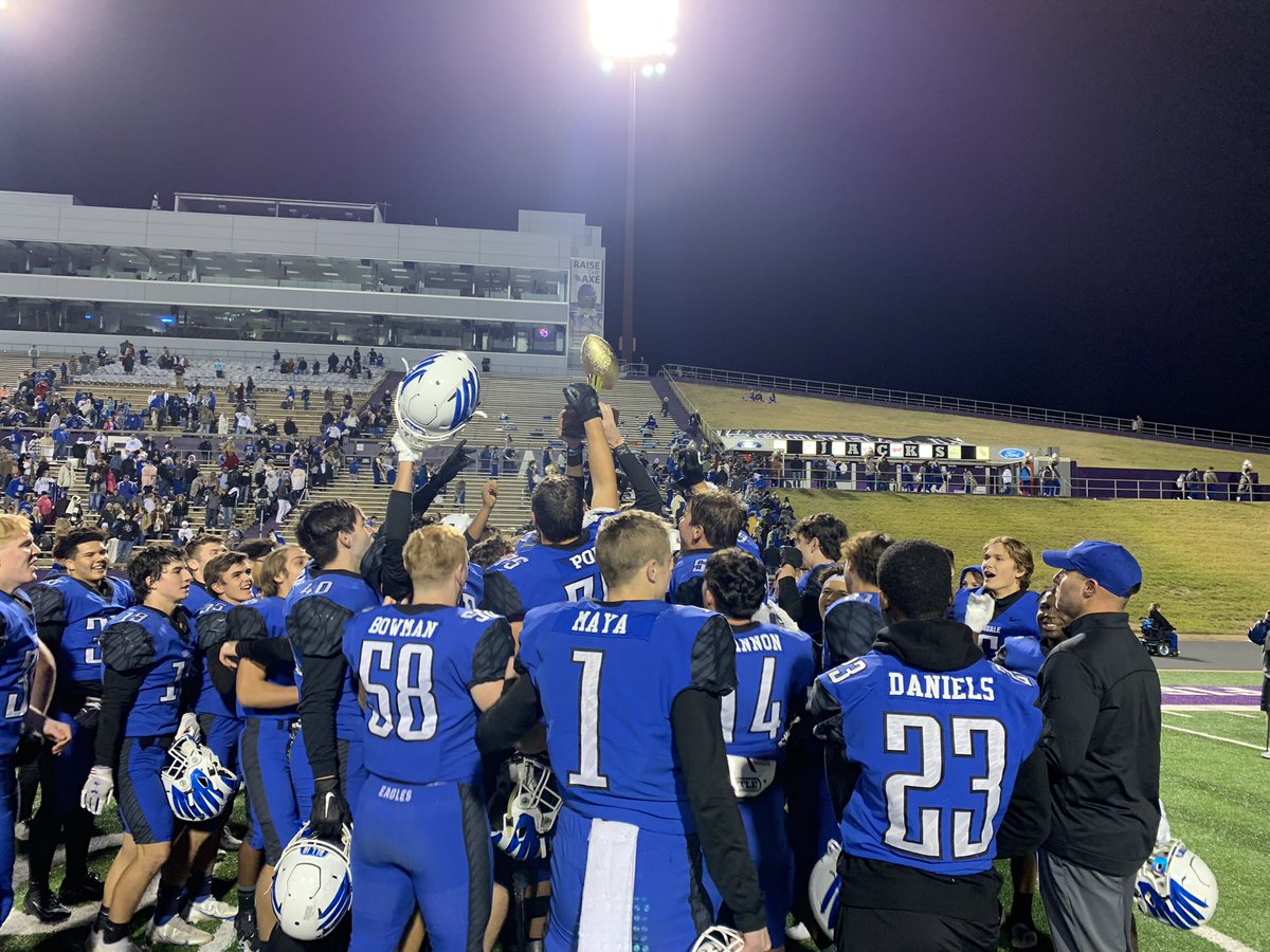 LindaleAthleti1's tweet photo. Bi District Champs. Go Eagles!!! https://t.co/rUZU6EpvAK